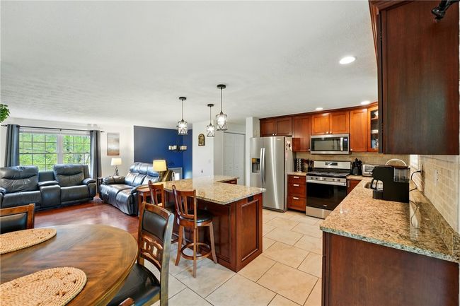 909 Fox Run Cir, House other with 3 bedrooms, 2 bathrooms and 1 parking in Cranberry Twp PA | Image 7