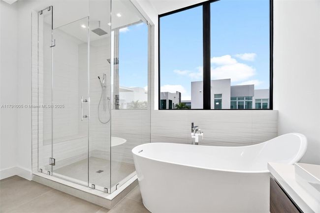 6818 - 6818 Nw 104 Th Ct, House other with 4 bedrooms, 5 bathrooms and null parking in Doral FL | Image 33