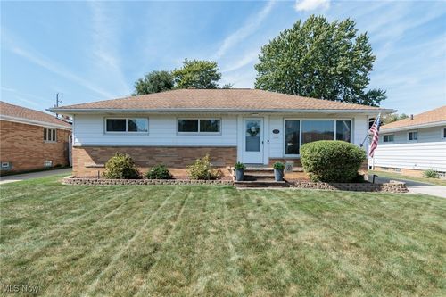 7316 Oakwood Rd, Parma, OH, 44130-5048 | Card Image