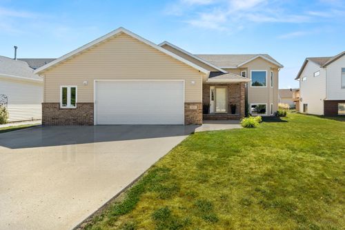 821 16th Ave W, West Fargo, ND, 58078-4608 | Card Image