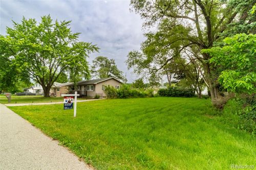 361 Greenlawn St, Ypsilanti, MI, 48198-5931 | Card Image