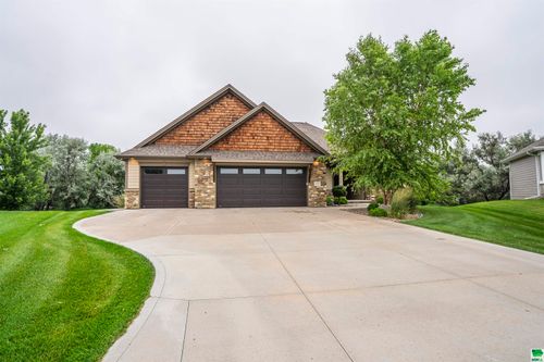 335 Champions Ct, Dakota Dunes, SD, 57049-5480 | Card Image