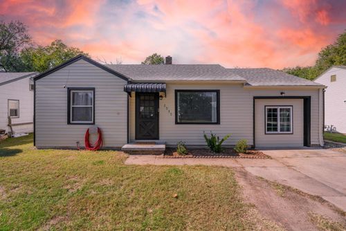 2515 S Washington Ave, Wichita, KS, 67216-1140 | Card Image