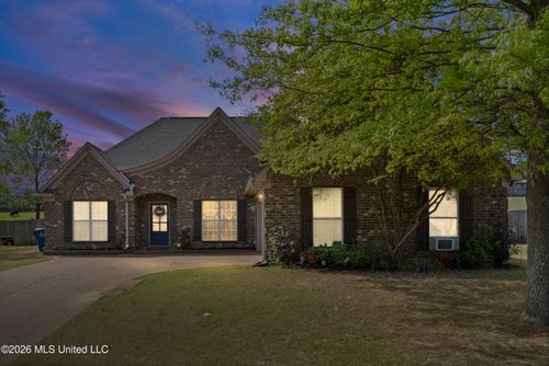 695 Robertson Way, Hernando, MS, 38632-2233 | Card Image