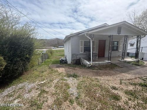 411 Hen Valley Rd, Oliver Springs, TN, 37840-1410 | Card Image