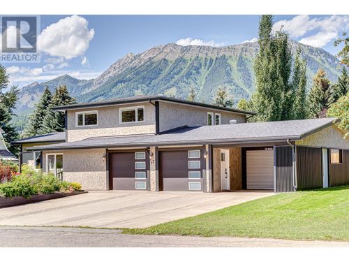 17 Pine Cres, Fernie, BC, V0B1M2 | Card Image