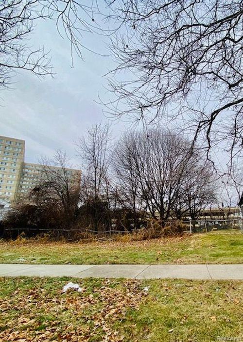 419 Fiske Dr, Detroit, MI, 48214-2948 | Card Image