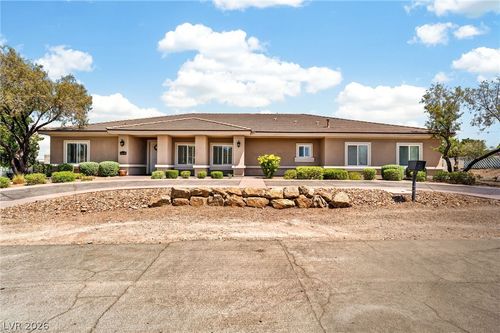 1640 Rocking Horse Dr, Henderson, NV, 89002-8820 | Card Image