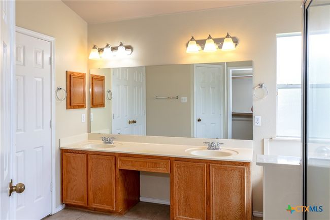 Garden tub in primary bathroom | Image 32