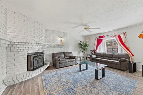 8117 Manning Ave, Raytown, MO, 64138-1528 | Card Image