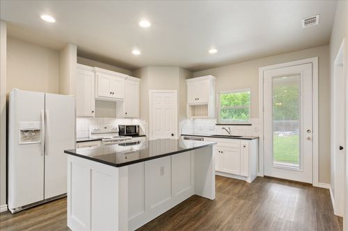 3525 N 24th St, Waco, TX, 76708-1921 | Card Image