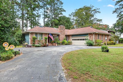 105 Plantation Dr, New Bern, NC, 28562-9516 | Card Image