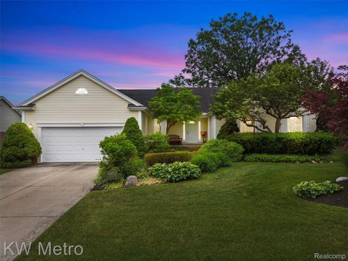 34721 Pembroke Ave, Livonia, MI, 48152-4053 | Card Image