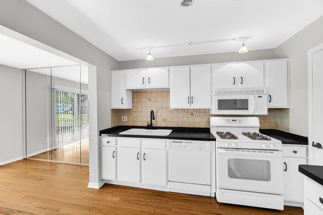 APT-2 - 1221 S Williams St, Home with 2 bedrooms, 1 bathrooms and null parking in Westmont IL | Image 10