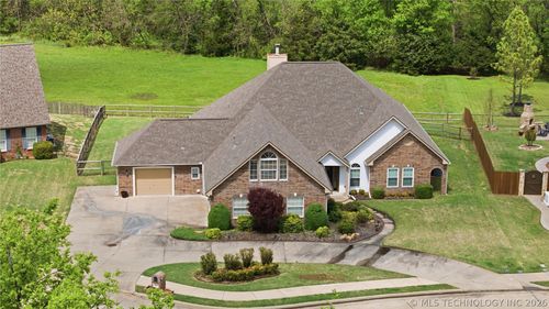 3302 Callaway Dr, Claremore, OK, 74019-4867 | Card Image
