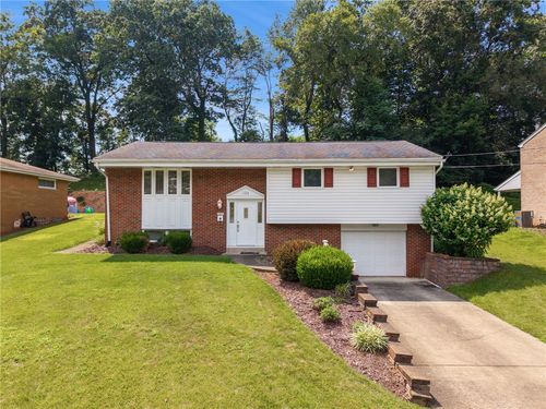 124 Belleauwood Blvd, Trafford, PA, 15085-1223 | Card Image