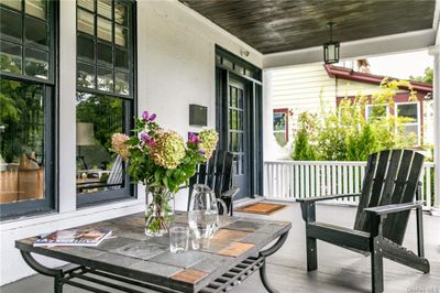 Front porch | Image 2