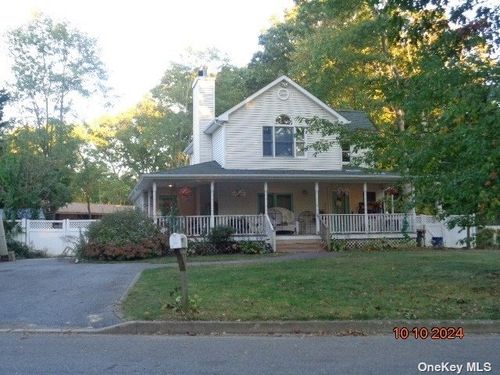 242 Lawrence Road, Kings Park, NY, 11754 | Card Image