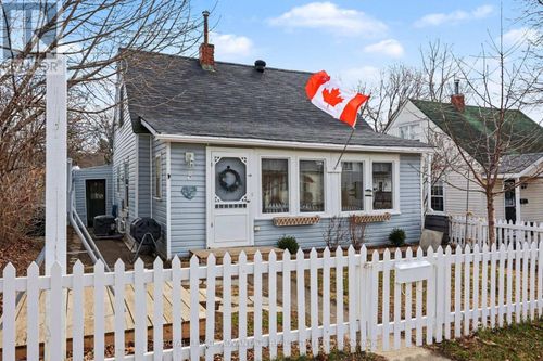 8 Roosevelt Dr, Smiths Falls, ON, K7A3J8 | Card Image