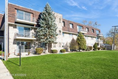 109 - 3237 S Manor Drive, Condo with 1 bedrooms, 1 bathrooms and 1 parking in Lansing IL | Image 2