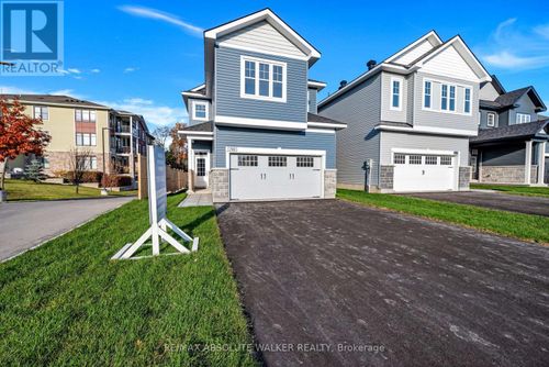 702 Du Rivage St, Rockland, ON, K4K0K4 | Card Image