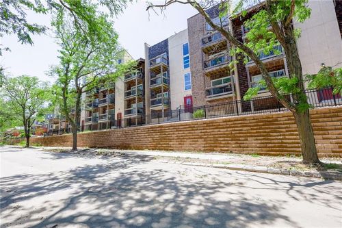 apt-37-4518 Holly St, Kansas City, MO, 64111-5200 | Card Image