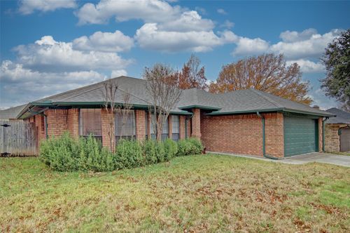 5029 Barberry Dr, Fort Worth, TX, 76133-7937 | Card Image