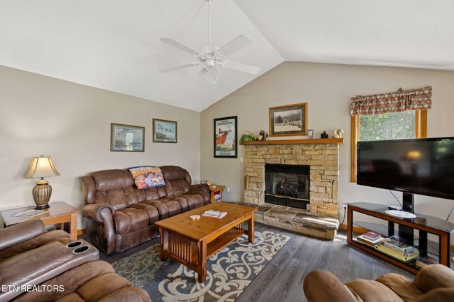 860 Heiden Dr, House other with 2 bedrooms, 2 bathrooms and null parking in Gatlinburg TN | Image 13