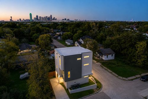 521 Faulk St, Dallas, TX, 75203-3463 | Card Image