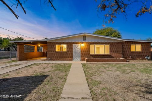 720 S Columbus Boulevard, Tucson, AZ, 85711 | Card Image