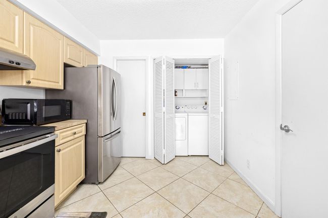 353 Maplecrest Cir, Condo with 3 bedrooms, 2 bathrooms and null parking in Jupiter FL | Image 12