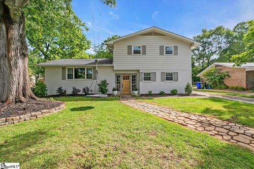 7 Richwood Dr, Greenville, SC, 29607-3001 | Card Image