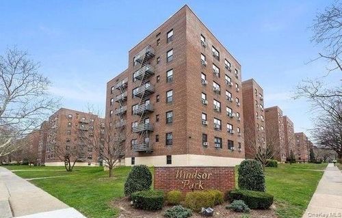 1o-73-03 Bell Bell Blvd, Oakland Gardens, NY, 11364-2904 | Card Image