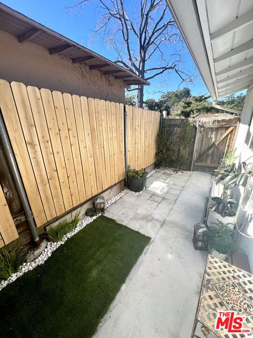 12-10320 Mather Ave, Sunland, CA, 91040-3134 | Card Image