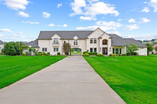 1300 E Scandinavian Ct, Granbury, TX, 76048-4377 | Card Image