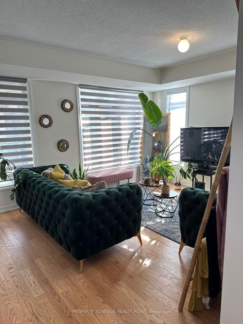 201-2540 William Jackson Dr, Pickering, ON, L1X0E4 | Card Image