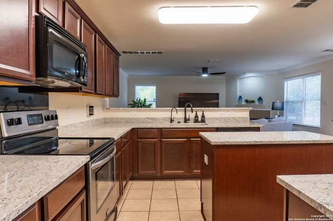 9534 Anderson Way, House other with 3 bedrooms, 3 bathrooms and null parking in Converse TX | Image 39