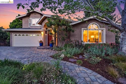 18100 De Souza Pl, Castro Valley, CA, 94546-2458 | Card Image