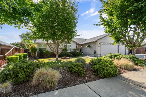 2025 Sw Colorado Ln, Grants Pass, OR, 97527 | Card Image