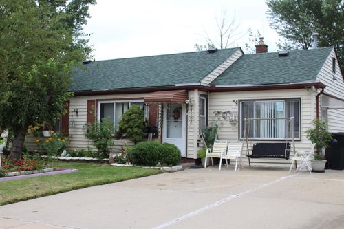 27100 Woodmont St, Roseville, MI, 48066-2746 | Card Image