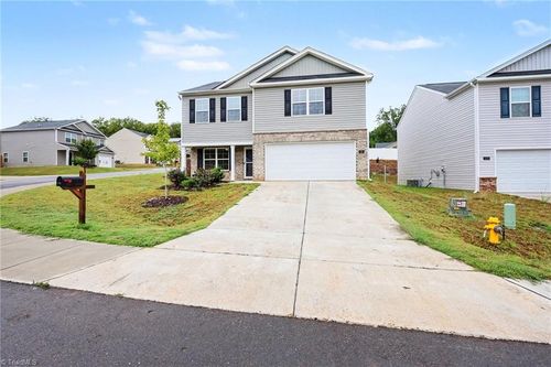 135 Carriage Cove Cir, Mocksville, NC, 27028-2965 | Card Image