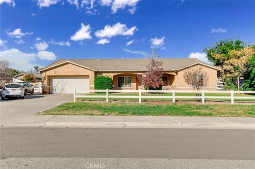 1075 Charles St, Banning, CA, 92220-6235 | Card Image