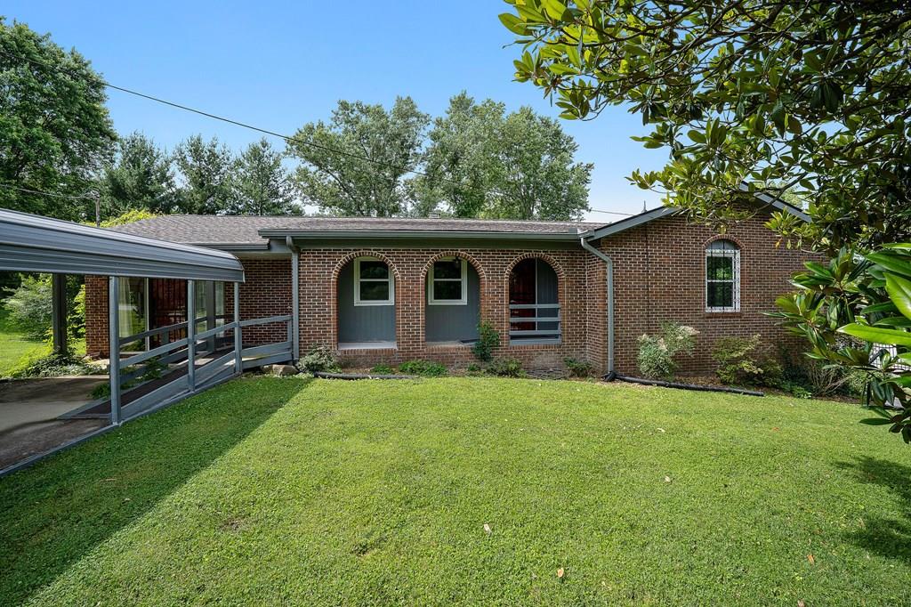 4th St, Livingston, TN 38570