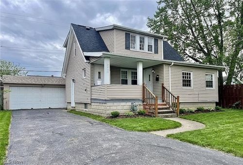 2433 Tuxedo Ave, Parma, OH, 44134-1430 | Card Image