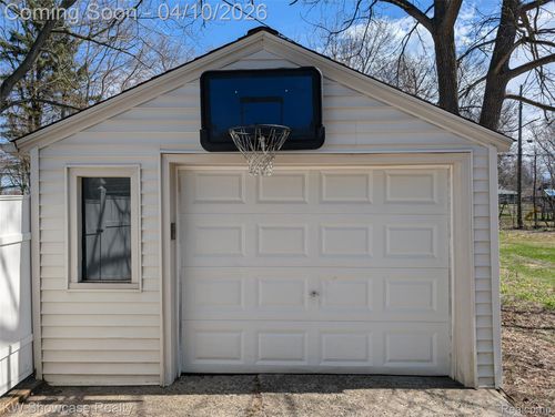 85 Riviera Ter, Waterford, MI, 48328-3464 | Card Image