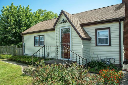 1760 Michigan Dr, Evansdale, IA, 50707-2040 | Card Image