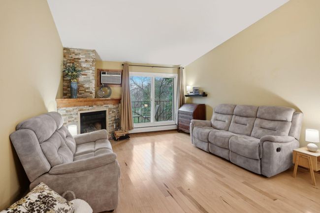 3-web-or-mls-Plymouth Blvd 318-2404-003.jpg | Image 24