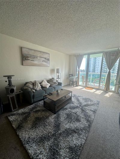 614 - 19380 Collins Ave, Condo with 1 bedrooms, 1 bathrooms and null parking in Sunny Isles Beach FL | Image 1