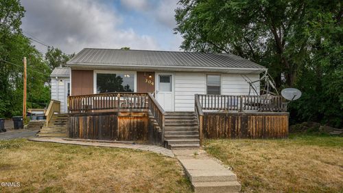 304 8th St Nw, Mandan, ND, 58554-2722 | Card Image