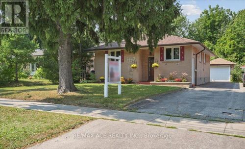 main-26 Oakridge Dr, Scarborough, ON, M1M2A4 | Card Image